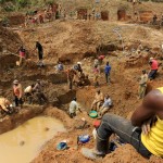 Artisanal gold miners in the eastern Democratic Republic of Congo at Iga Barrière in Ituri © Guy Oliver / IRIN